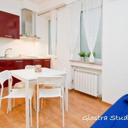 Апартаменты Giostra Studio Flat Триест Экстерьер фото